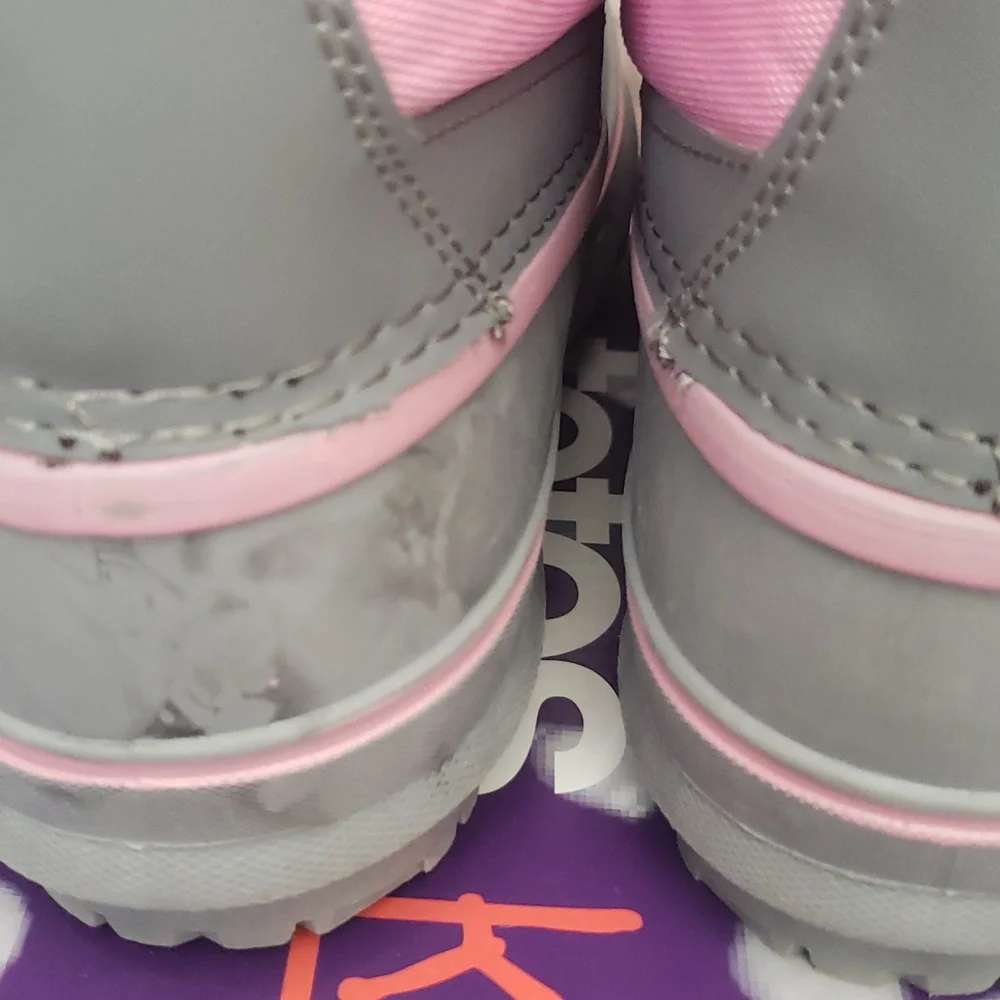 Totes Kids- very warm boots in gray/pink